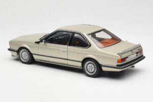 BMW 635 CSi E24 Bronzit Beige Metallic AUTOart 1:18 70523 Kov – obrázok 7 z 8