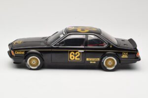 BMW 635 CSi E24 #62 J. Richards JPS Team BMW ATCC Winner 1985 AUTOart 1:18 88548 Kov – obrázok 4 z 8