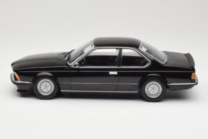 BMW 635 CSi E24 Black Metallic Minichamps 1:18 155028104 Kov – obrázok 3 z 6