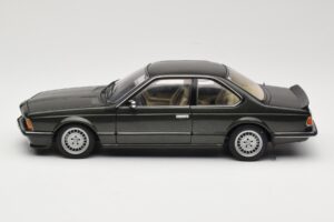 BMW 635 CSi E24 Malachit Green Metallic AUTOart 1:18 70522 Kov – obrázok 4 z 8