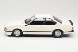 BMW 635 CSi E24 Biely Minichamps 1:18 155028102 Kov – obrázok 3 z 6