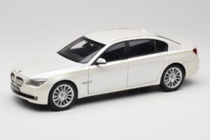 BMW 7 Series F02 760Li Brilliant White Kyosho 1:18 08783BRW Kov