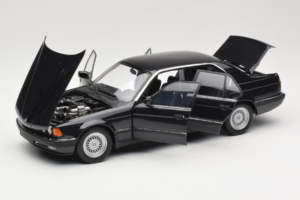 BMW 730i E32 Black Metallic Minichamps 1:18 100023002 Kov – obrázok 2 z 8