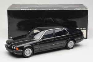 BMW 730i E32 Black Metallic Minichamps 1:18 100023002 Kov – obrázok 8 z 8