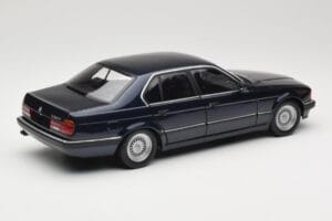 BMW 730i E32 Modrý Metallic Minichamps 1:18 100023006 Kov – obrázok 3 z 8