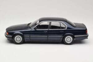 BMW 730i E32 Modrý Metallic Minichamps 1:18 100023006 Kov – obrázok 4 z 8