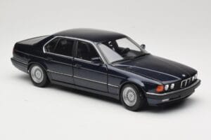 BMW 730i E32 Modrý Metallic Minichamps 1:18 100023006 Kov – obrázok 6 z 8