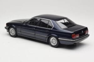 BMW 730i E32 Modrý Metallic Minichamps 1:18 100023006 Kov – obrázok 7 z 8