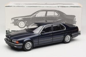 BMW 730i E32 Modrý Metallic Minichamps 1:18 100023006 Kov – obrázok 8 z 8