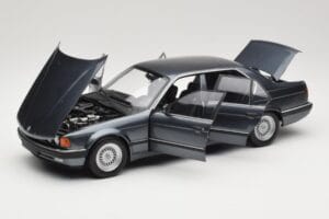 BMW 730i E32 Grey Metallic Minichamps 1:18 100023005 Kov – obrázok 2 z 8