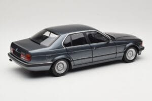 BMW 730i E32 Grey Metallic Minichamps 1:18 100023005 Kov – obrázok 3 z 8
