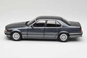 BMW 730i E32 Grey Metallic Minichamps 1:18 100023005 Kov – obrázok 4 z 8