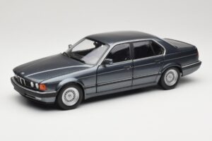 BMW 730i E32 Grey Metallic Minichamps 1:18 100023005 Kov