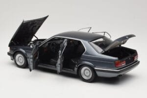BMW 730i E32 Grey Metallic Minichamps 1:18 100023005 Kov – obrázok 5 z 8