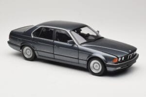 BMW 730i E32 Grey Metallic Minichamps 1:18 100023005 Kov – obrázok 6 z 8