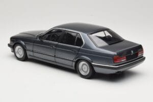 BMW 730i E32 Grey Metallic Minichamps 1:18 100023005 Kov – obrázok 7 z 8