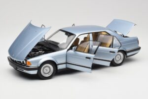 BMW 730i E32 Svetlomodrý Metallic Minichamps 1:18 100023008 Kov – obrázok 2 z 8