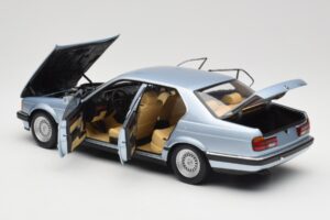 BMW 730i E32 Svetlomodrý Metallic Minichamps 1:18 100023008 Kov – obrázok 5 z 8