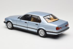 BMW 730i E32 Svetlomodrý Metallic Minichamps 1:18 100023008 Kov – obrázok 7 z 8