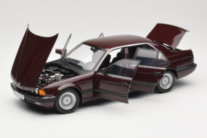 BMW 730i E32 Red Metallic Minichamps 1:18 100023001 Kov – obrázok 2 z 8