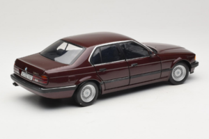 BMW 730i E32 Red Metallic Minichamps 1:18 100023001 Kov – obrázok 3 z 8