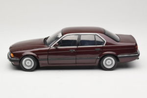 BMW 730i E32 Red Metallic Minichamps 1:18 100023001 Kov – obrázok 4 z 8