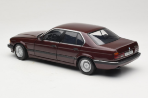 BMW 730i E32 Red Metallic Minichamps 1:18 100023001 Kov – obrázok 7 z 8