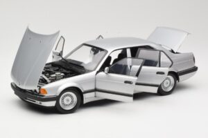 BMW 730i E32 Strieborný Minichamps 1:18 100023000 Kov – obrázok 2 z 8