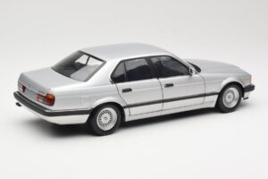 BMW 730i E32 Strieborný Minichamps 1:18 100023000 Kov – obrázok 3 z 8