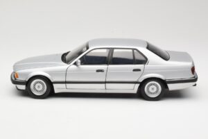 BMW 730i E32 Strieborný Minichamps 1:18 100023000 Kov – obrázok 4 z 8