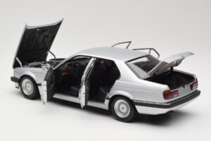 BMW 730i E32 Strieborný Minichamps 1:18 100023000 Kov – obrázok 5 z 8