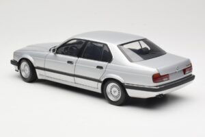 BMW 730i E32 Strieborný Minichamps 1:18 100023000 Kov – obrázok 7 z 8