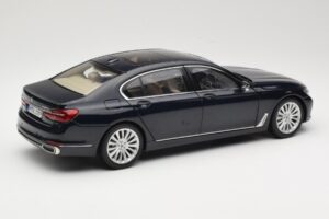 BMW 750Li F02 Imperial Blue Paragon 1:18 80432405586 Kov – obrázok 3 z 8