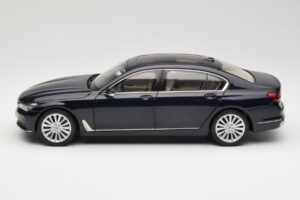 BMW 750Li F02 Imperial Blue Paragon 1:18 80432405586 Kov – obrázok 4 z 8