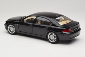 BMW 760Li E66 Individual Čierny Kyosho 1:18 08573RB Kov – obrázok 7 z 8