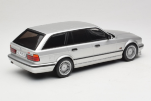 BMW Alpina B10 E34 4.6 Touring Strieborný MCG 1:18 MCG18332MCW Kov – obrázok 2 z 6