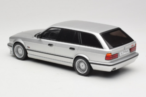 BMW Alpina B10 E34 4.6 Touring Strieborný MCG 1:18 MCG18332MCW Kov – obrázok 5 z 6