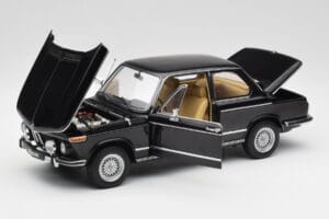 BMW 2002 L E10 Čierny AUTOart 1:18 70603 Kov – obrázok 2 z 8