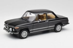 BMW 2002 L E10 Čierny AUTOart 1:18 70603 Kov