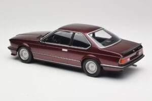 BMW 635 CSi E24 Karmesinrot Metallic Minichamps 1:18 155028105 Kov – obrázok 5 z 6