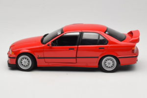 BMW 318is E36 Hellrot UT Models 1:18 180024302-R1 Kov – obrázok 4 z 8
