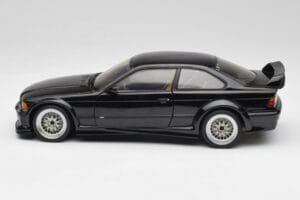 BMW E36 M3 GTR Street Cosmos Čierny UT Models 1:18 20481 Kov – obrázok 4 z 8