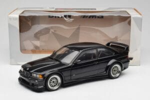 BMW E36 M3 GTR Street Cosmos Čierny UT Models 1:18 20481 Kov – obrázok 8 z 8