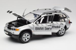 BMW X5 E53 3.0d Service Mobil Kyosho 1:18 80430305646 Kov – obrázok 2 z 8