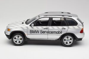BMW X5 E53 3.0d Service Mobil Kyosho 1:18 80430305646 Kov – obrázok 4 z 8