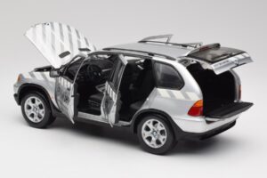 BMW X5 E53 3.0d Service Mobil Kyosho 1:18 80430305646 Kov – obrázok 5 z 8