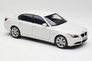 BMW E60 545i Alpine Biely Kyosho 1:18 08591W Kov – obrázok 6 z 8