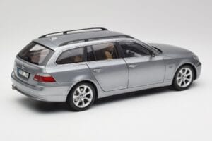BMW 545i E61 Touring Svetlošedý Kyosho 1:18 80430308414 Kov – obrázok 3 z 8