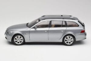 BMW 545i E61 Touring Svetlošedý Kyosho 1:18 80430308414 Kov – obrázok 4 z 8