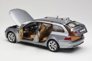 BMW 545i E61 Touring Svetlošedý Kyosho 1:18 80430308414 Kov – obrázok 5 z 8